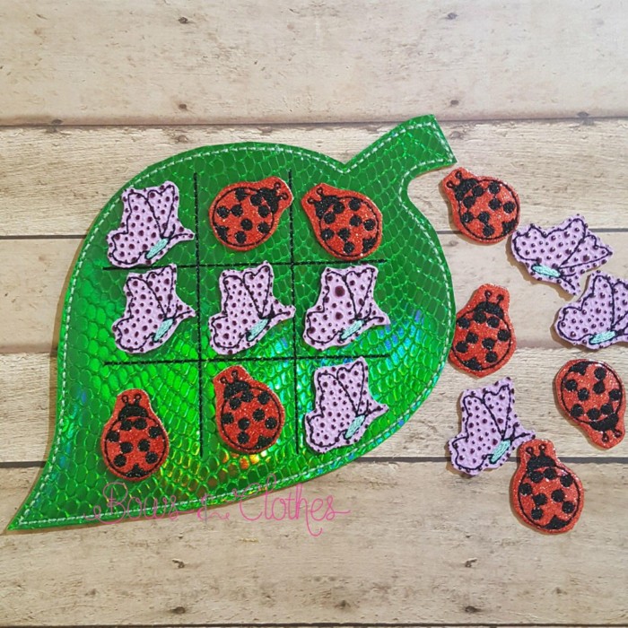 Leaf and bugs Tic Tac Toe and Pieces